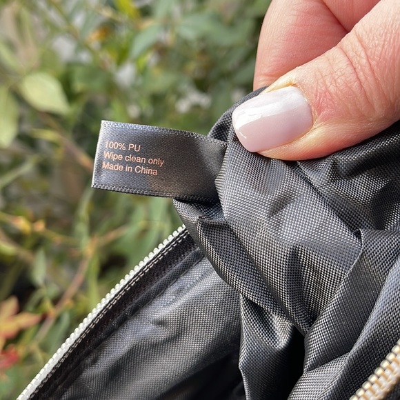 Tarte - Gold-Getter Makeup Bag - Picture 8 of 11